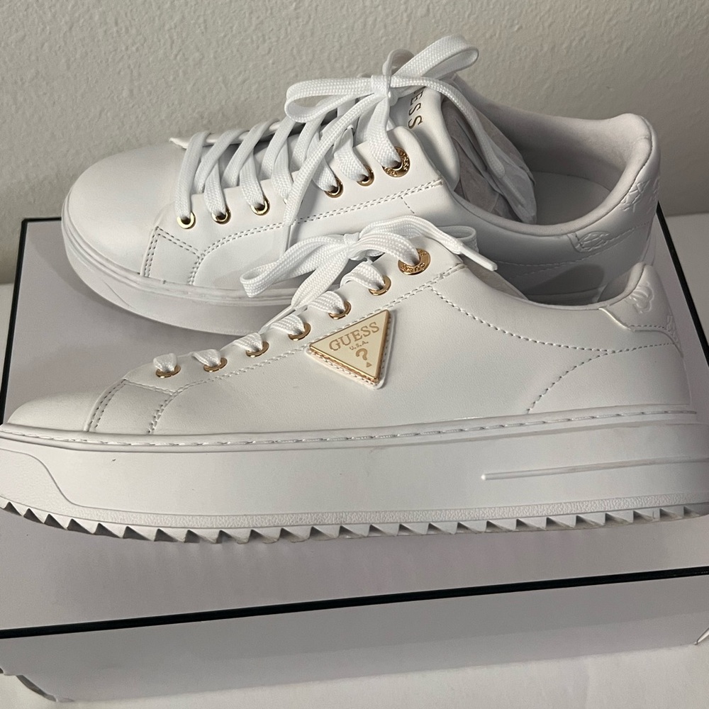 Guess Denesa‎ women’s comfy summer/spring sneakers| white| 9 ½ M| brand new